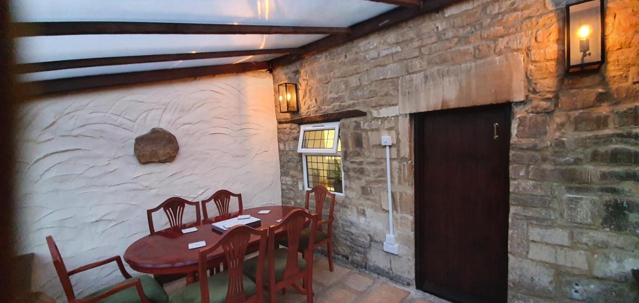 Quirky Cottage - Dogs Welcome Corsham Exterior photo