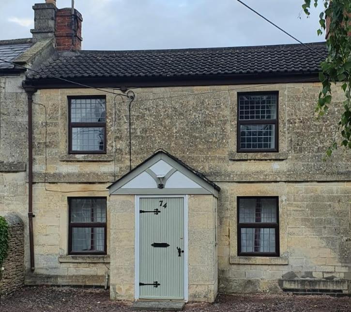 Quirky Cottage - Dogs Welcome Corsham Room photo
